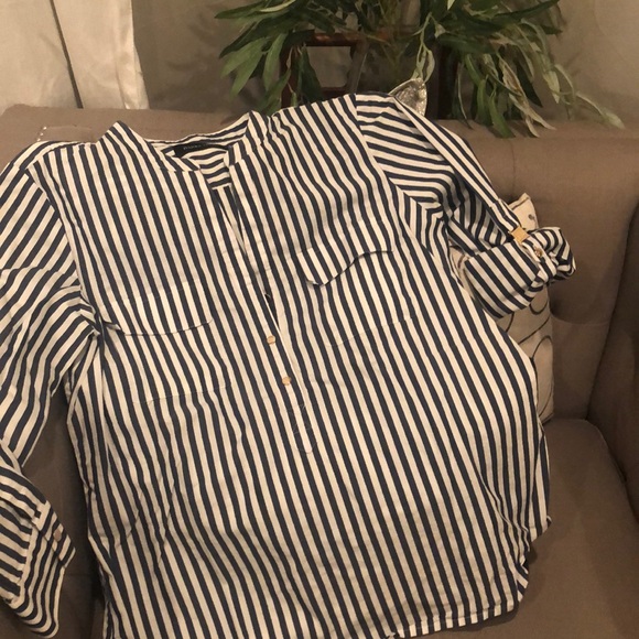 Ivanka Trump Tops - Super cute top!